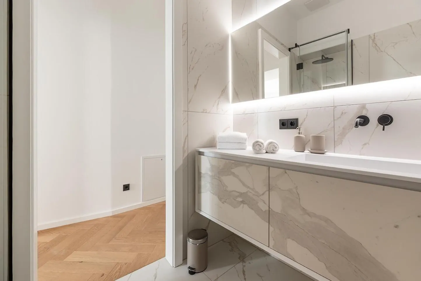 Modern Wohnen Im Renovierten Stil-Altbau Wien