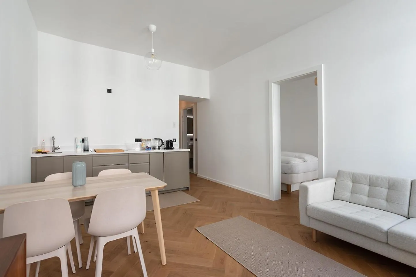 Modern Wohnen Im Renovierten Stil-Altbau contacts